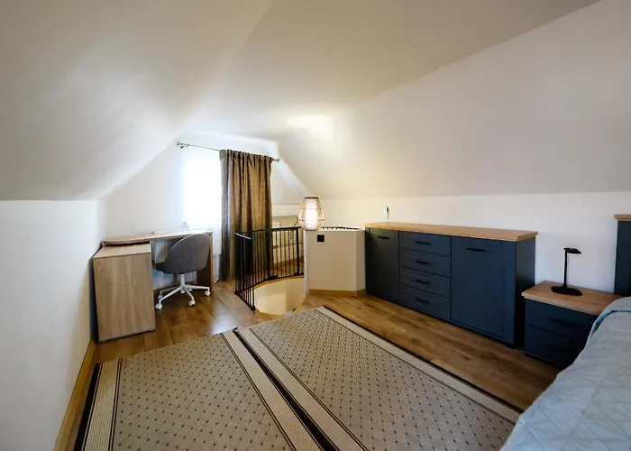 Royal 게스트하우스 *